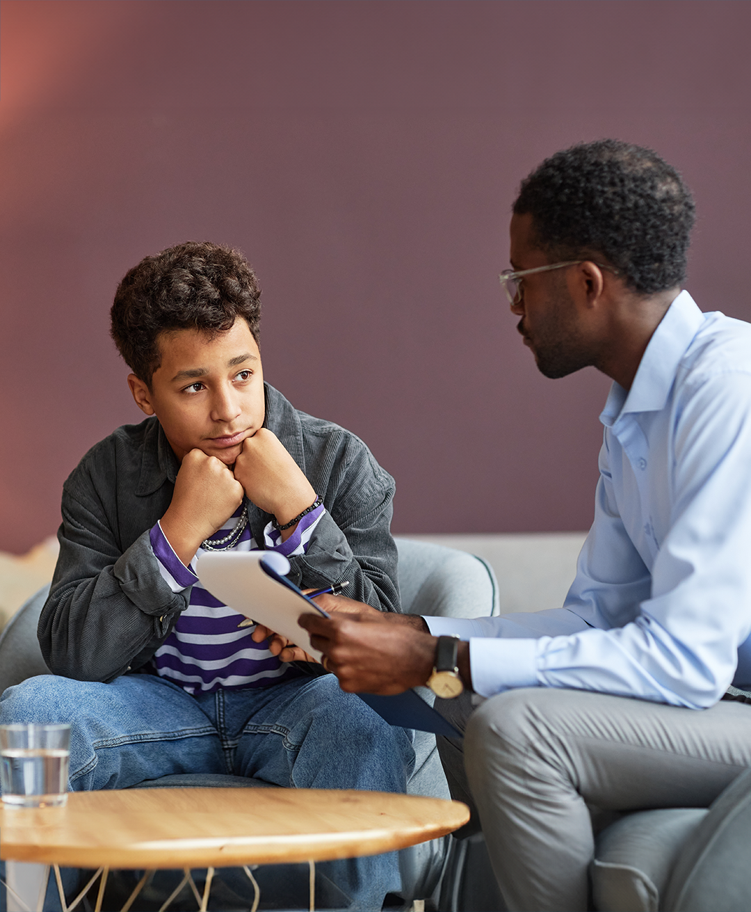 teenage-boy-visiting-psychologist teenage-boy-visiting-psychologist